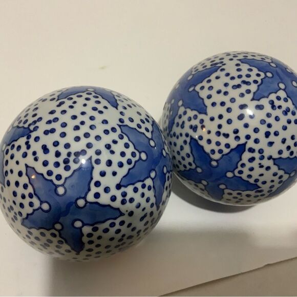 BLUE & WHITE FLORAL CLAY Ceramic BALL Deco Z1 - Picture 3 of 4